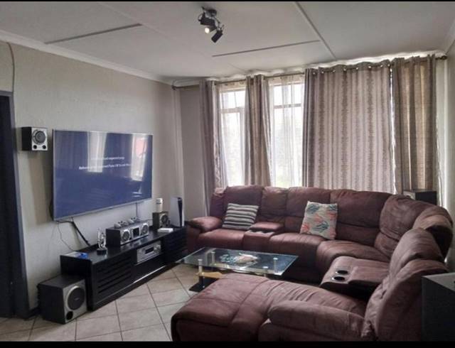 1 BEDROOM APARTMENT FOR SALE IN GERMISTON SOUTH